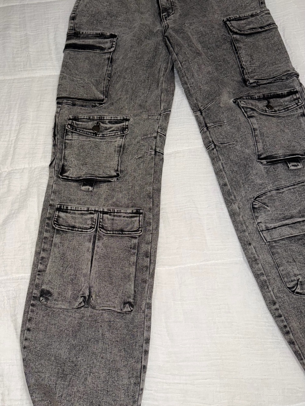Fashion Nova Women’s Boyfriend Cargo Jeans in Washed Black